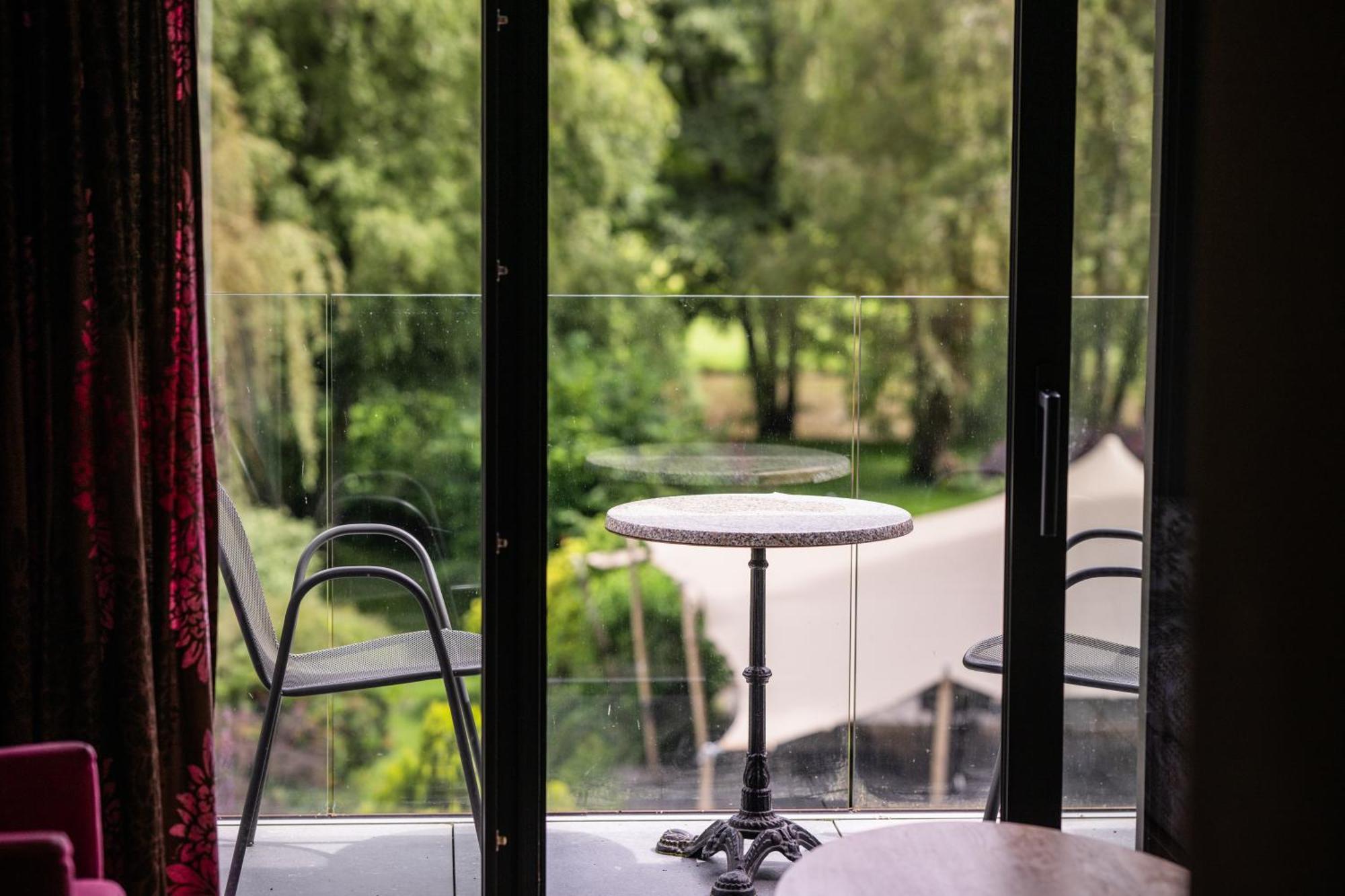 Hostellerie La Claire Fontaine, Logis Hotels & Spa Ла-Рош-ан-Арден Экстерьер фото