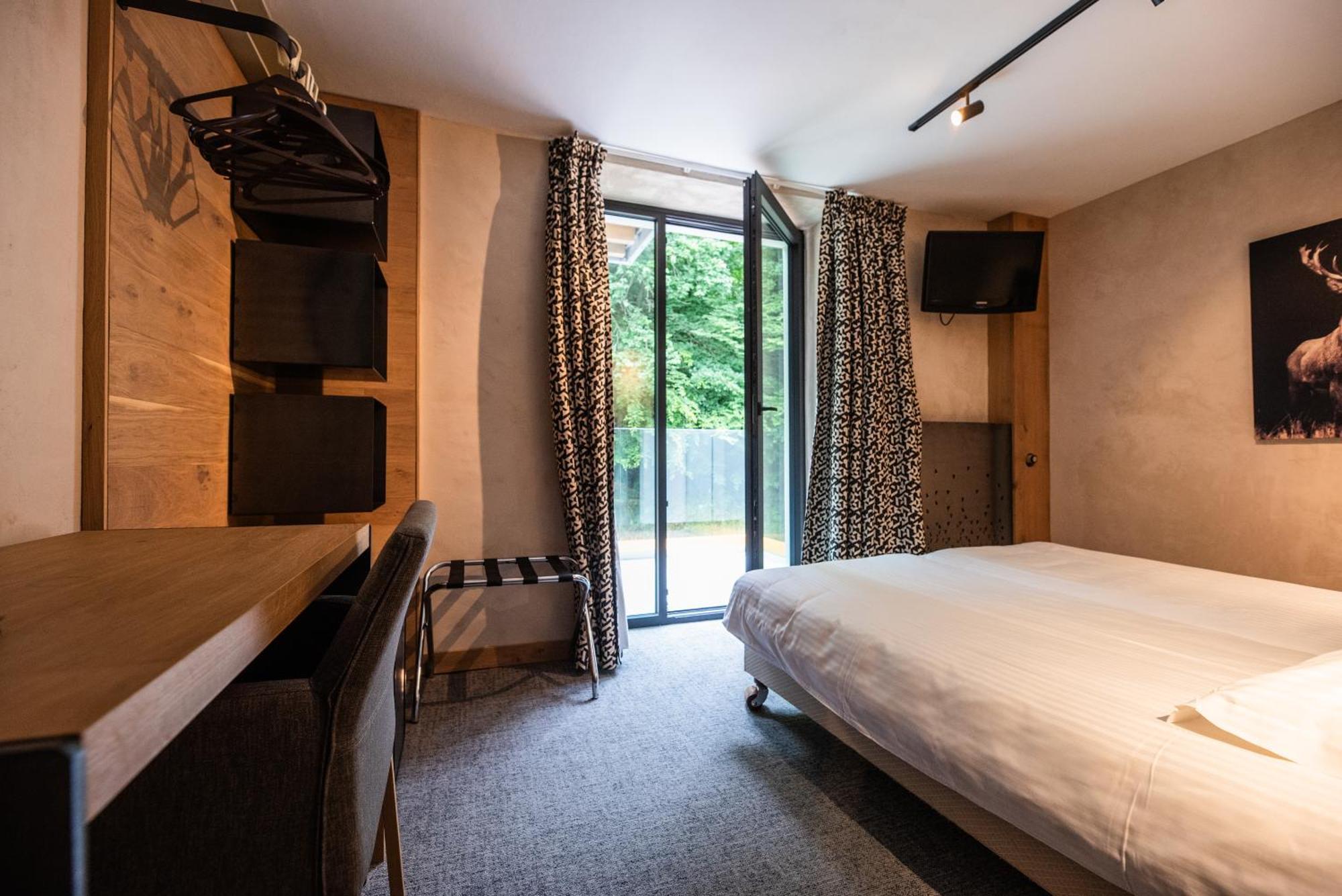 Hostellerie La Claire Fontaine, Logis Hotels & Spa Ла-Рош-ан-Арден Экстерьер фото